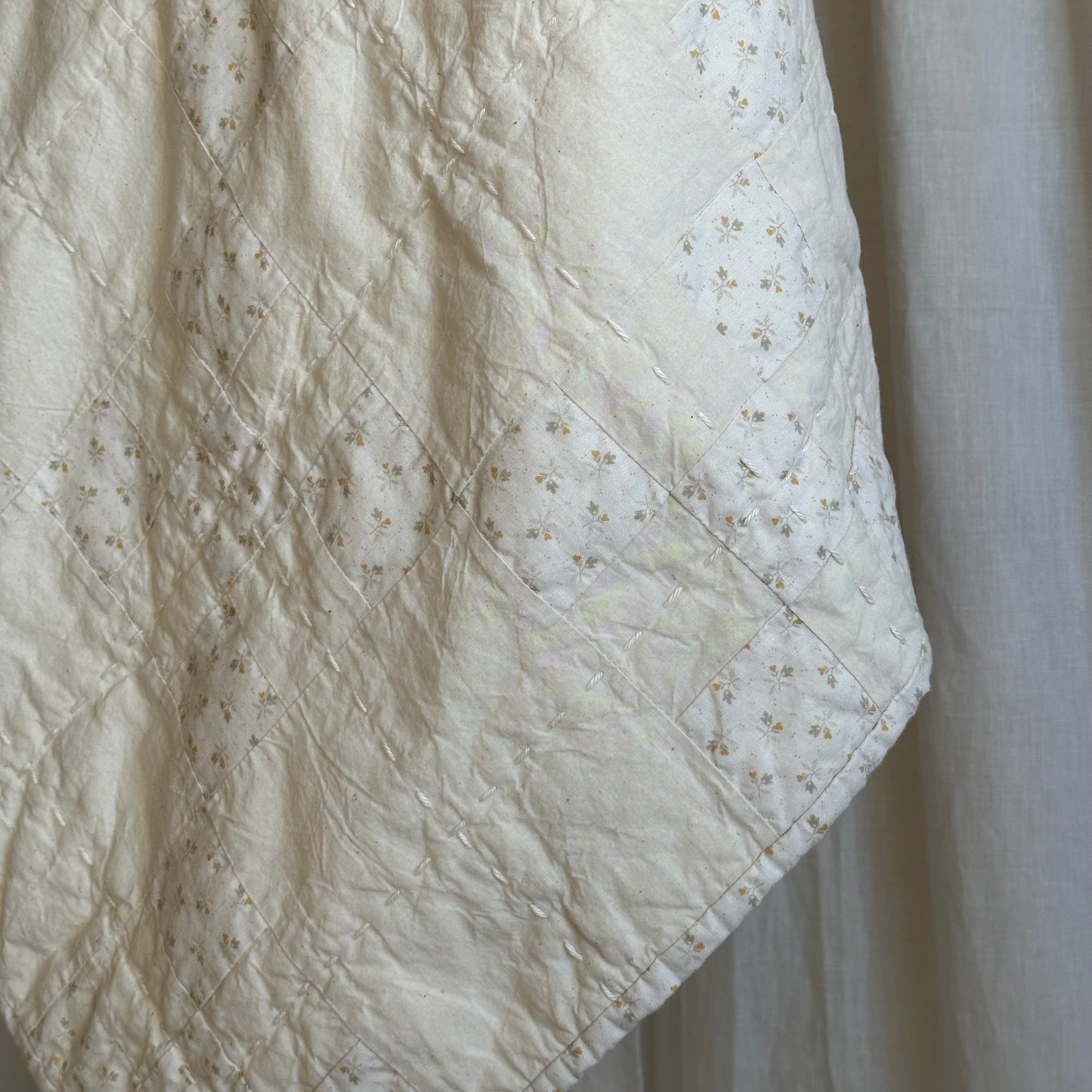 Dainty Floral in Gold and Natural